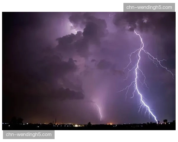 澳大利亚大奖赛看台因雷雨天气短暂疏散